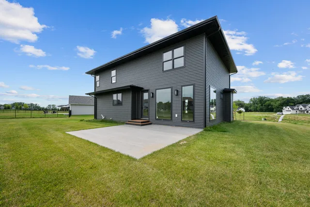 $734,900 | 383 Madison Drive, Riverdale, IA 52722