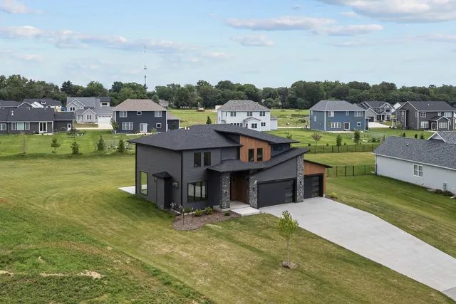 $734,900 | 383 Madison Drive, Riverdale, IA 52722