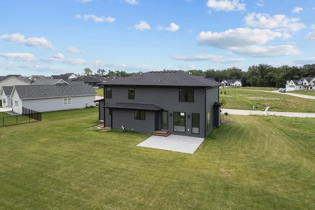 $734,900 | 383 Madison Drive, Riverdale, IA 52722