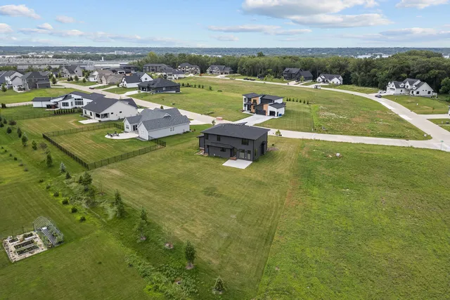 $734,900 | 383 Madison Drive, Riverdale, IA 52722