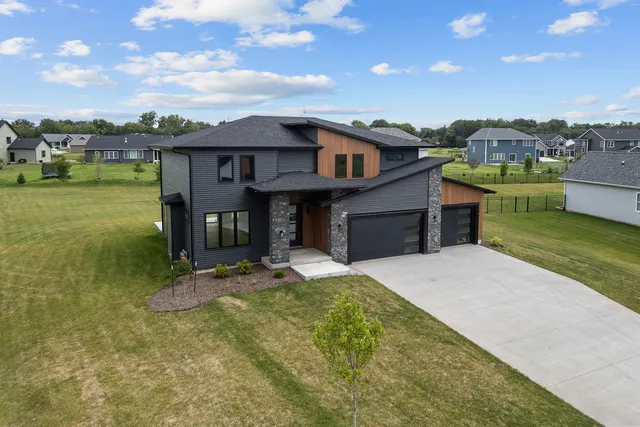 $734,900 | 383 Madison Drive, Riverdale, IA 52722