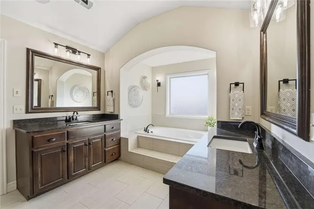 $789,900 | 2809 Northwest Audubon Lane, Lee's Summit, MO 64081