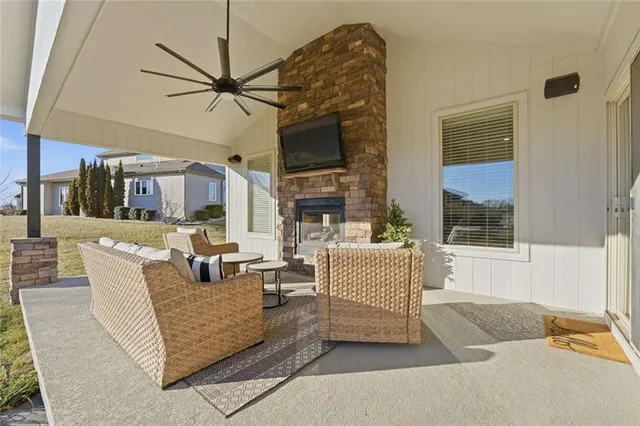 $789,900 | 2809 Northwest Audubon Lane, Lee's Summit, MO 64081