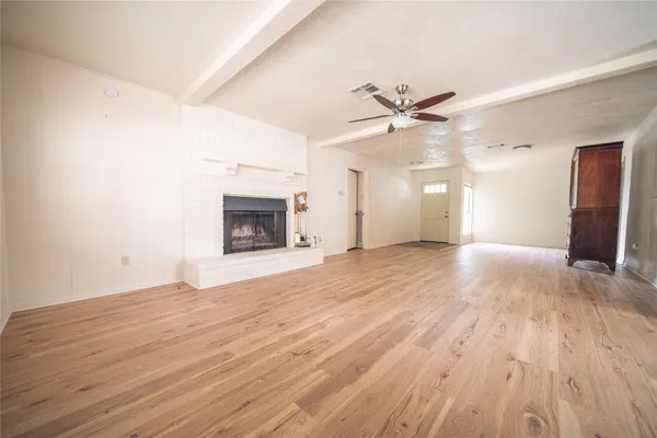$2,195 | 13927 Lynnwood Lane, Sugar Land, TX 77498