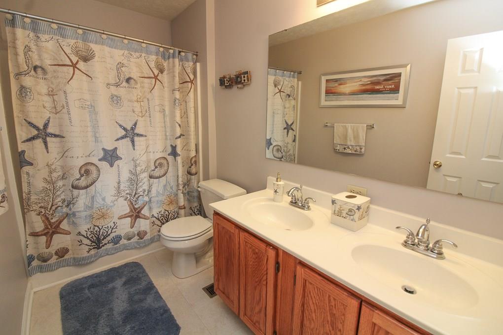 1019 Rural Ridge Drive Cheswick, PA 15024 - Photo 16 of 25 2nd full bathroom