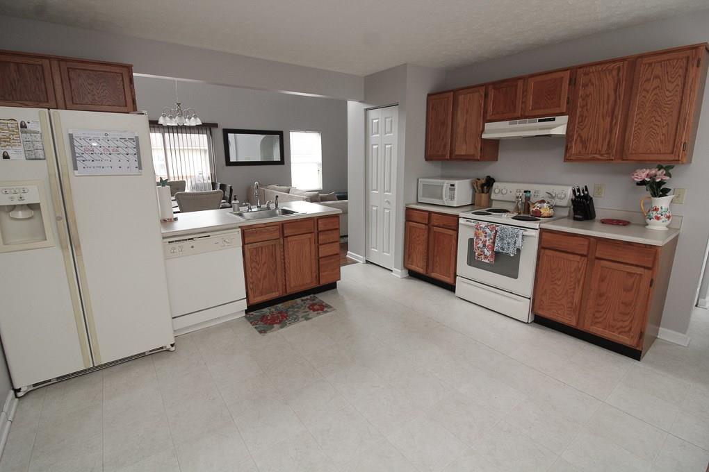1019 Rural Ridge Drive Cheswick, PA 15024 - Photo 9 of 25 Kitchen - open to dining room and living room