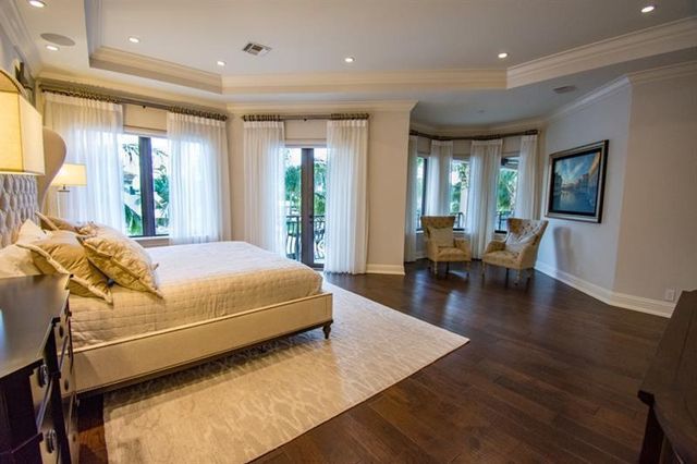 a view of a walk in closet