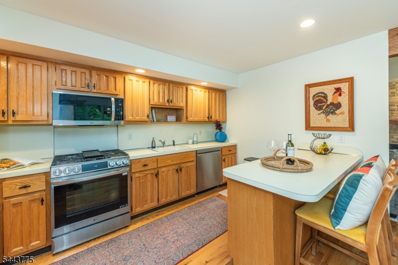 122 Macleish Court Mahwah, NJ 07430 - Photo 10 of 28