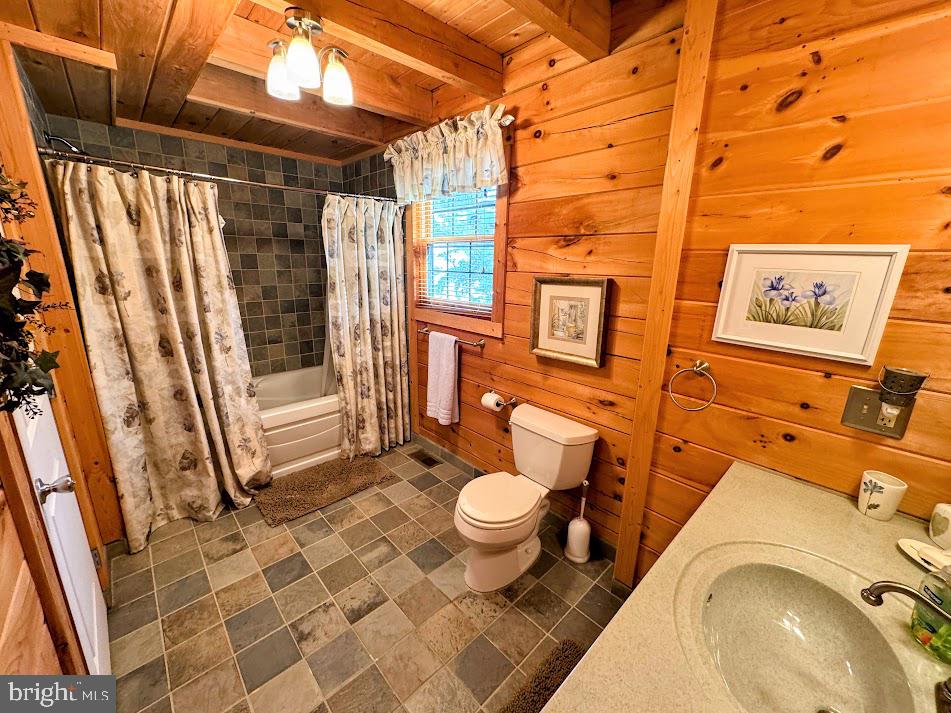 54 Summit Road Hazleton, PA 18202 - Photo 29 of 70 PRIMARY BATHROOM WITH LARGE SOAKING TUB