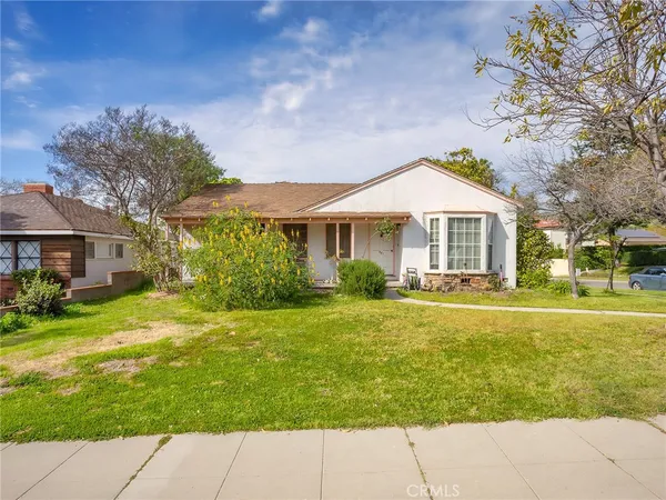$1,299,992 | 441 Dartmouth Road, Burbank, CA 91504