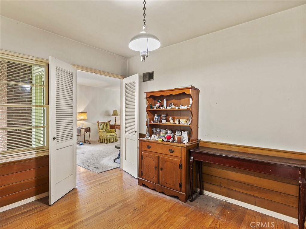 441 Dartmouth Road Burbank, CA 91504 - Photo 13 of 46 a reading room with wooden floor and furniture