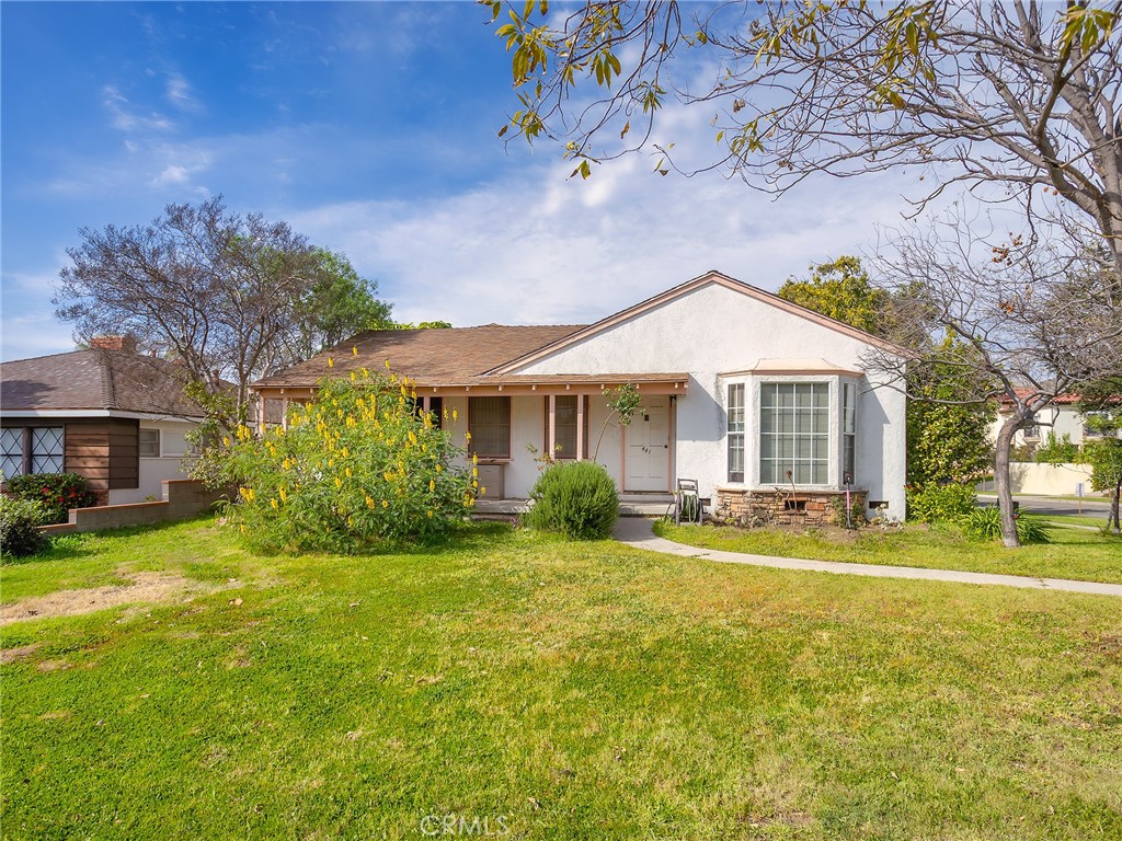 441 Dartmouth Road Burbank, CA 91504 - Photo 2 of 46 a front view of a house with a garden
