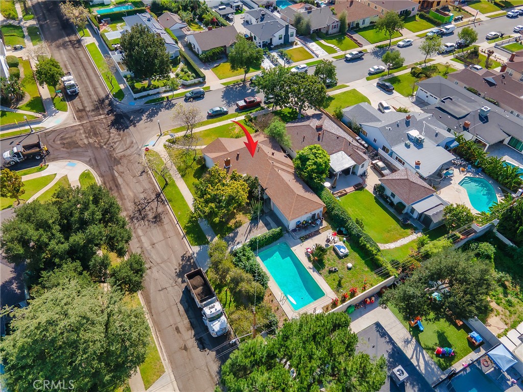 441 Dartmouth Road Burbank, CA 91504 - Photo 42 of 46 an aerial view of residential houses with outdoor space