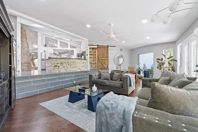 $1,100,000 | 13204 Onion Creek Drive, Manchaca, TX 78652