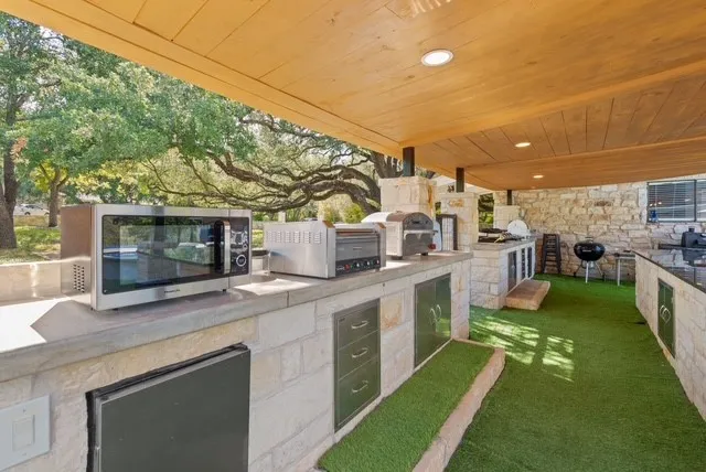 $1,100,000 | 13204 Onion Creek Drive, Manchaca, TX 78652