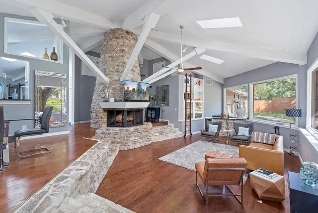 $1,100,000 | 13204 Onion Creek Drive, Manchaca, TX 78652