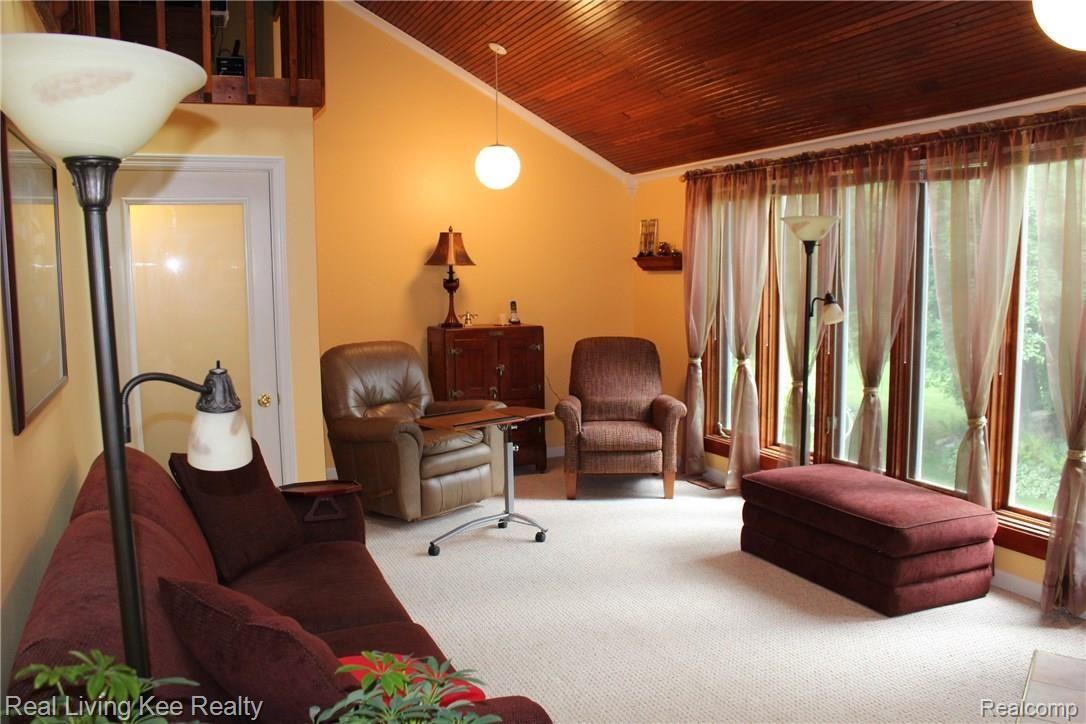 334 Arlington Drive Rochester, MI 48307 - Photo 6 of 33 IMG_2249.JPG