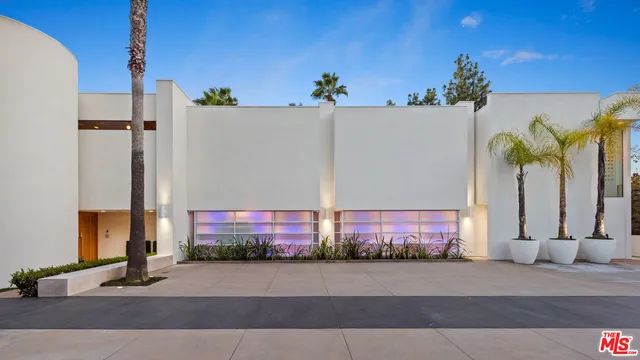 $20,999,999 | 300 North San Rafael Avenue, Pasadena, CA 91105