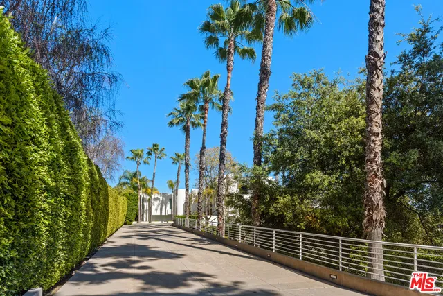 $20,999,999 | 300 North San Rafael Avenue, Pasadena, CA 91105