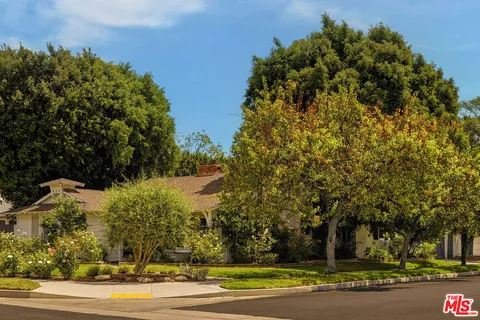$1,995,000 | 4600 Varna Avenue, Sherman Oaks, CA 91423