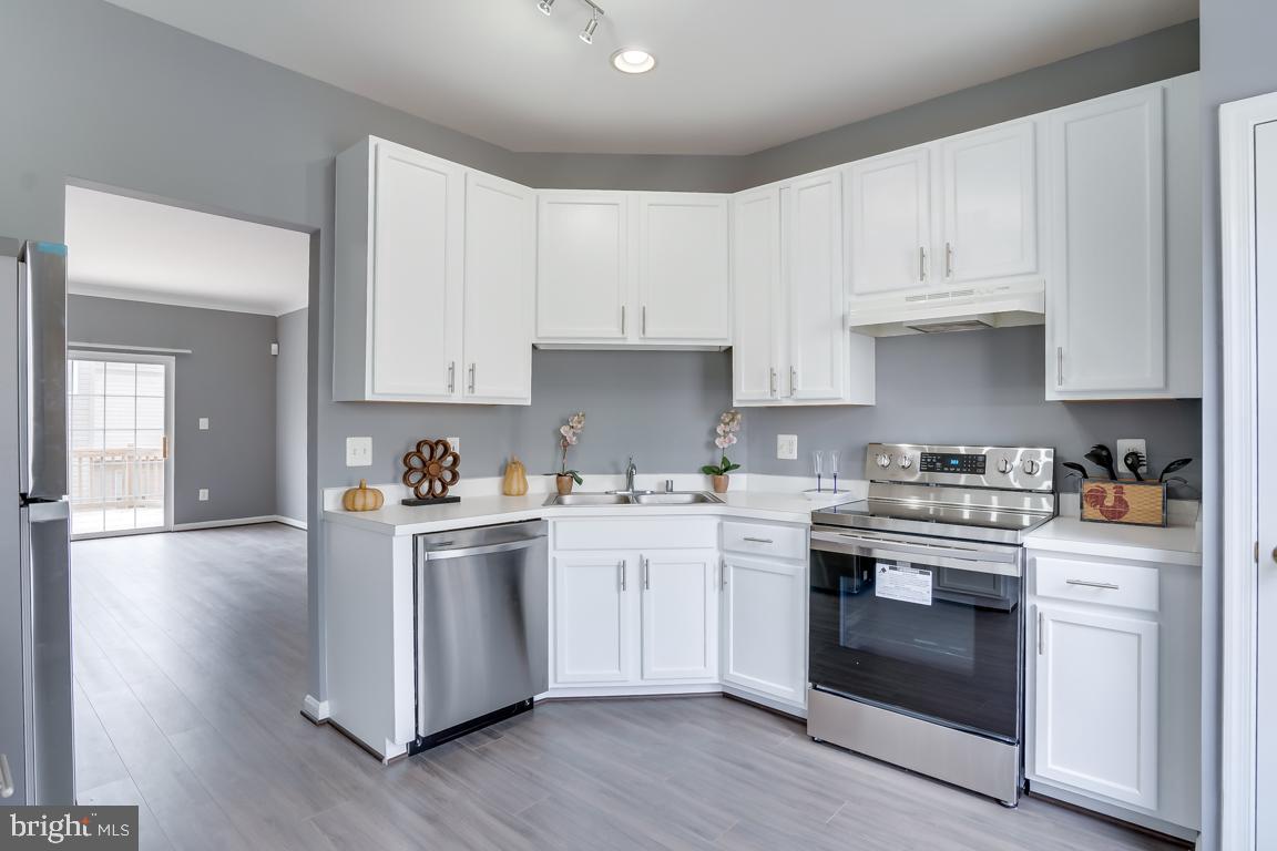 8316 Green Grass Road Laurel, MD 20724 - Photo 7 of 34 Update kitchen!