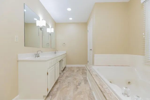 $488,700 | 7255 Timber View Drive, Newburgh, IN 47630