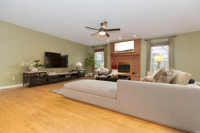 $488,700 | 7255 Timber View Drive, Newburgh, IN 47630