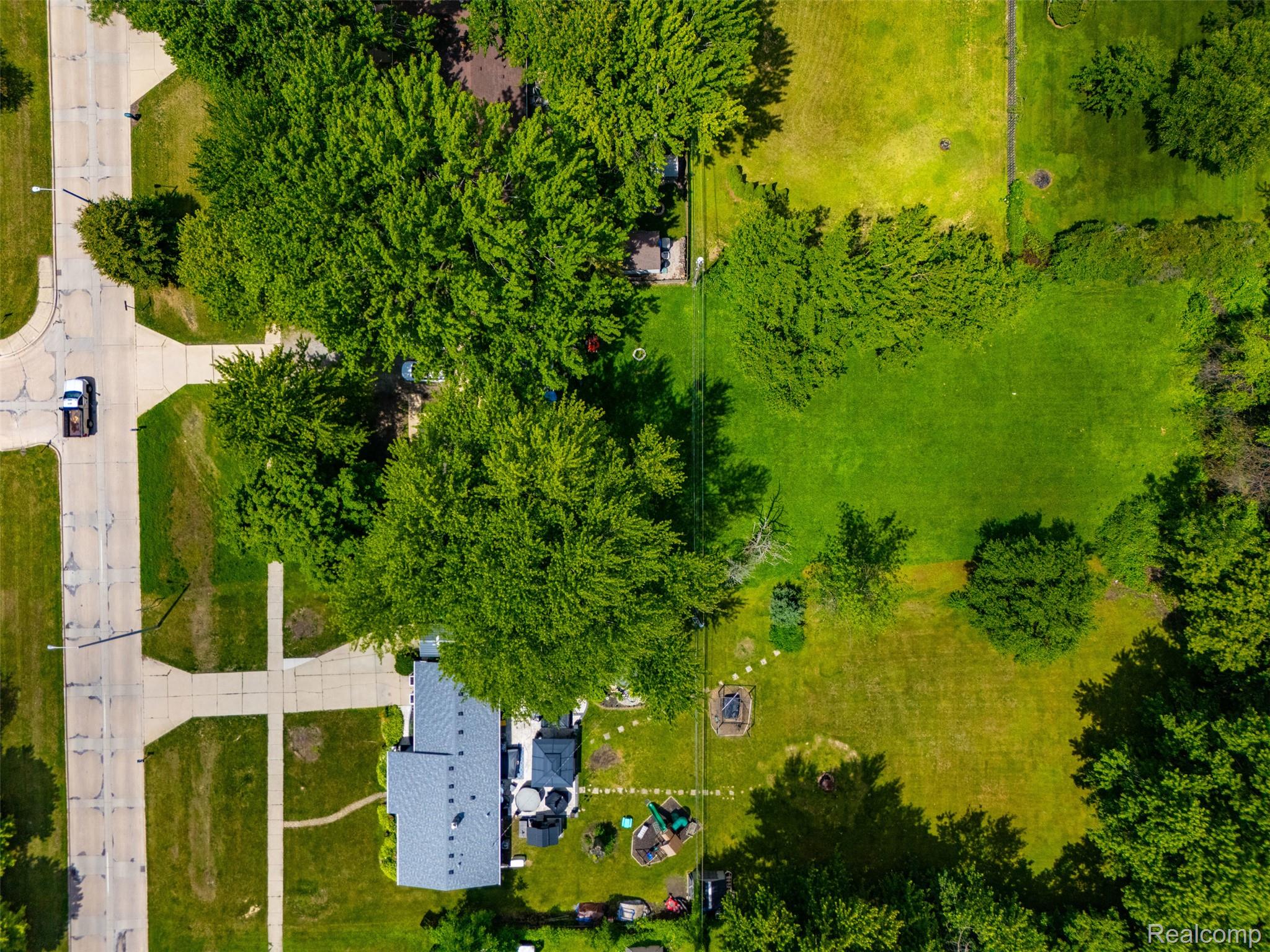 14125 Racho Boulevard Taylor, MI 48180 - Photo 22 of 25 drone-3.jpg