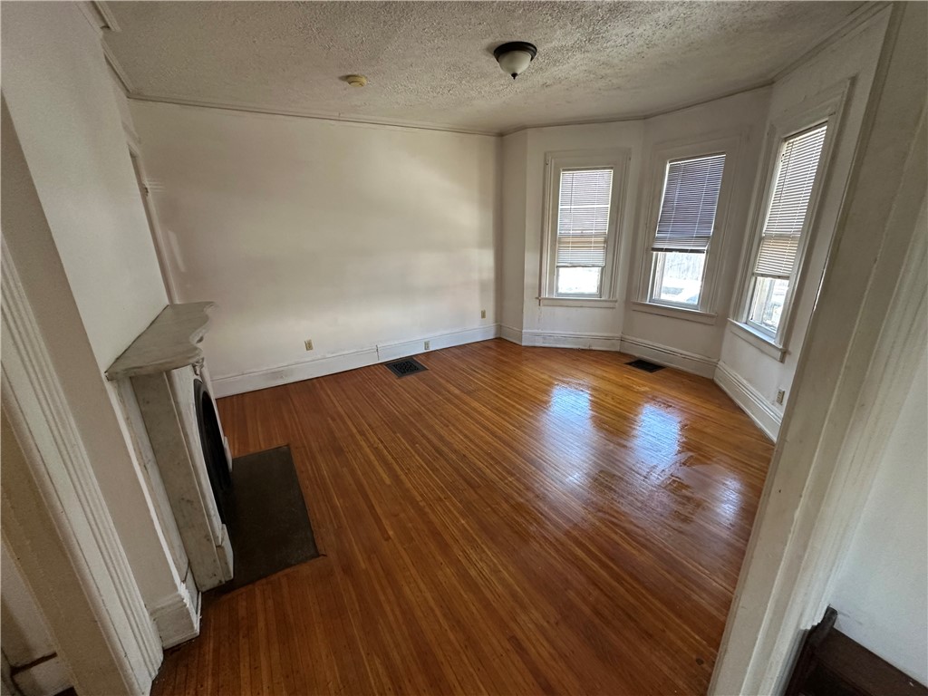 525 Averill Avenue Rochester, NY 14607 - Photo 3 of 24 livingroom