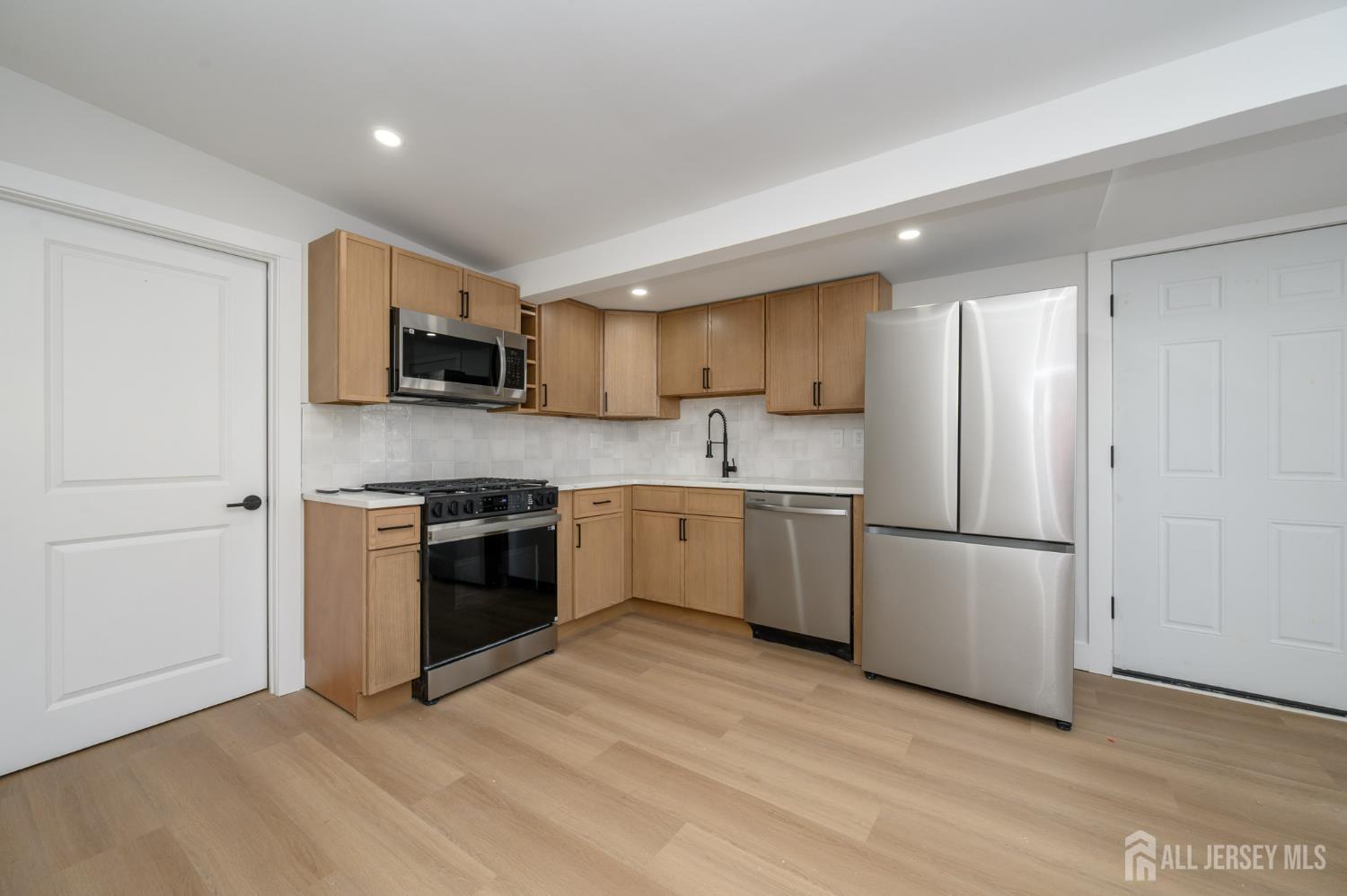 8 Orchard Street, Unit 6 Matawan, NJ 07747 - Photo 11 of 34