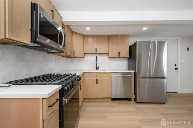 $2,900 | 8 Orchard Street, Unit 6, Matawan, NJ 07747