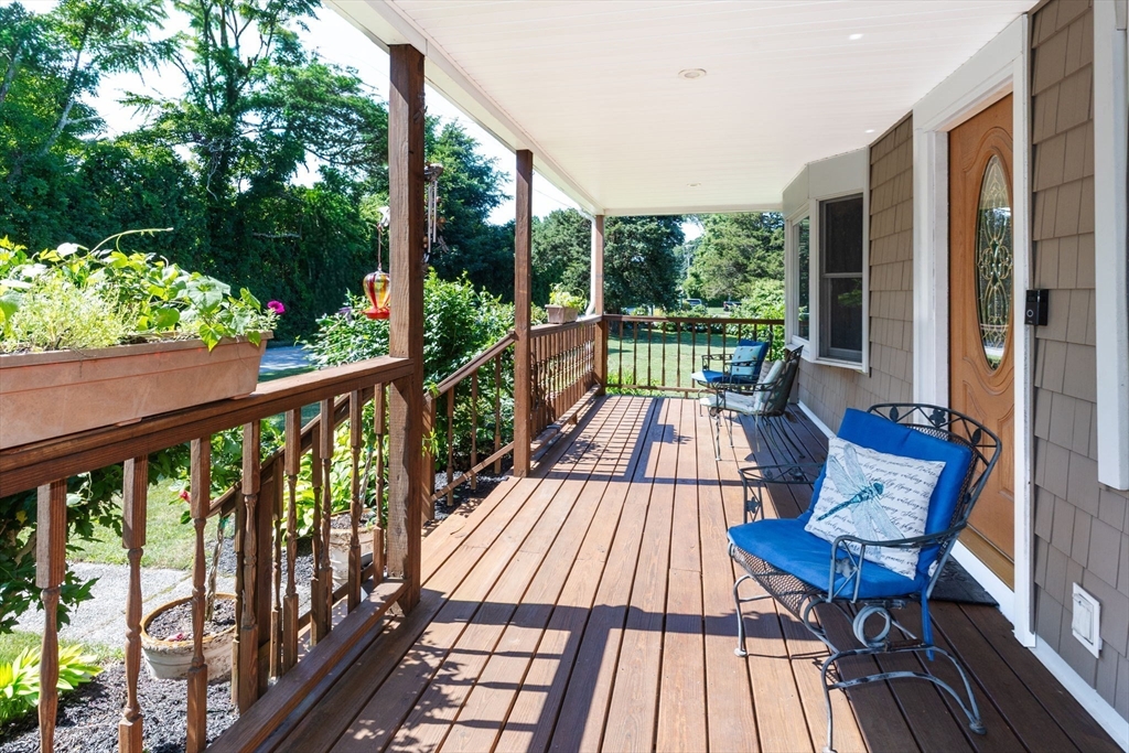 30 Peters Road Swansea, MA 02777 - Photo 5 of 41
