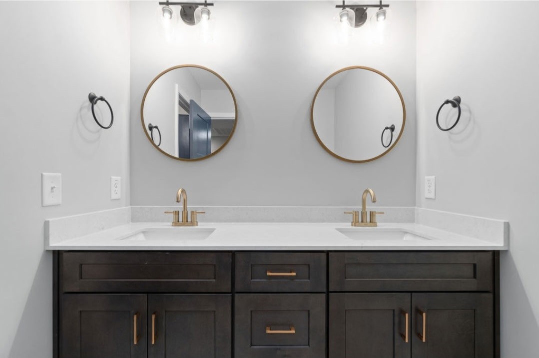 4807 Hunter Road Southside, TN 37171 - Photo 16 of 23 a bathroom with a sink and a mirror