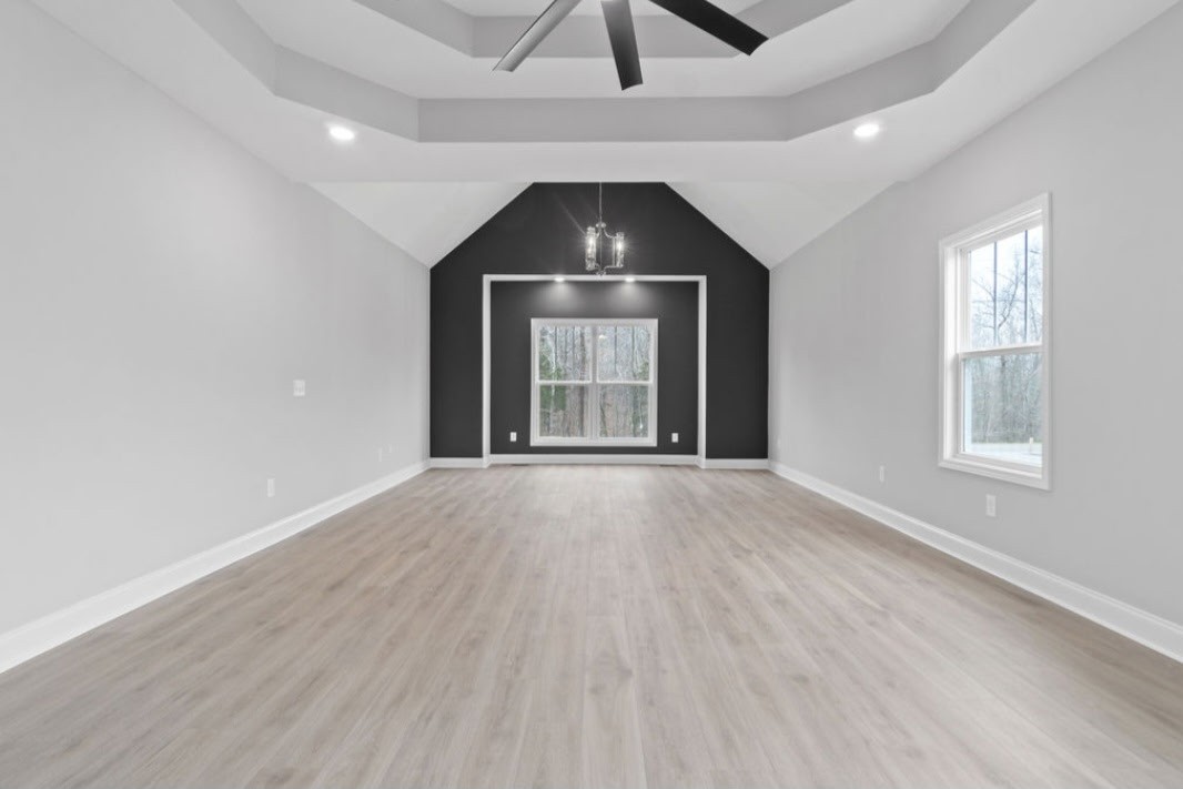 4807 Hunter Road Southside, TN 37171 - Photo 10 of 23 an empty room with windows and closet