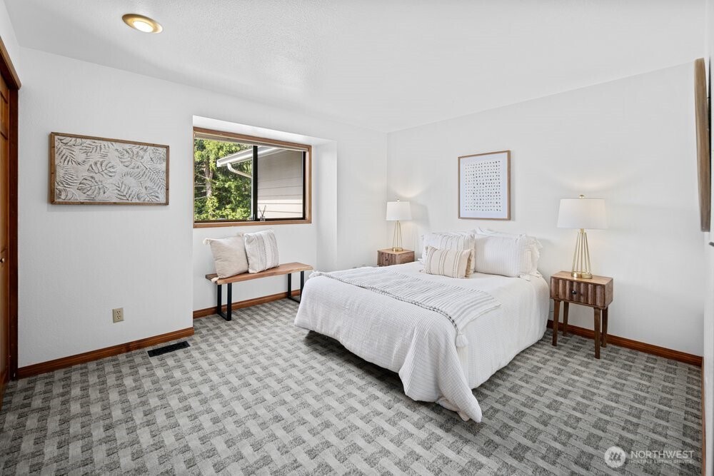 902 7th Avenue South Edmonds, WA 98020 - Photo 19 of 31 a bedroom with a bed and a window