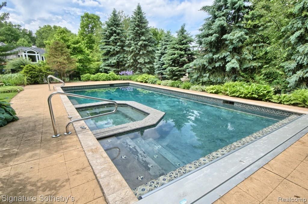 4137 Nearbrook Road Bloomfield Hills, MI 48302 - Photo 4 of 28 Pool.jpg