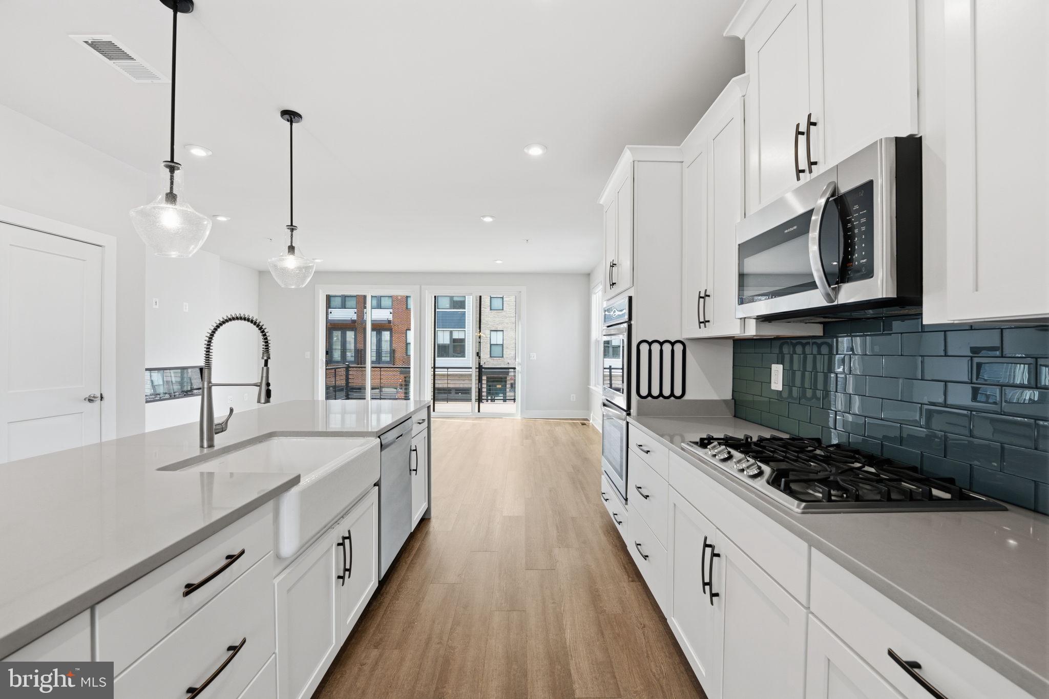 1650 Bandit Loop Reston, VA 20190 - Photo 13 of 38 Gourmet kitchen