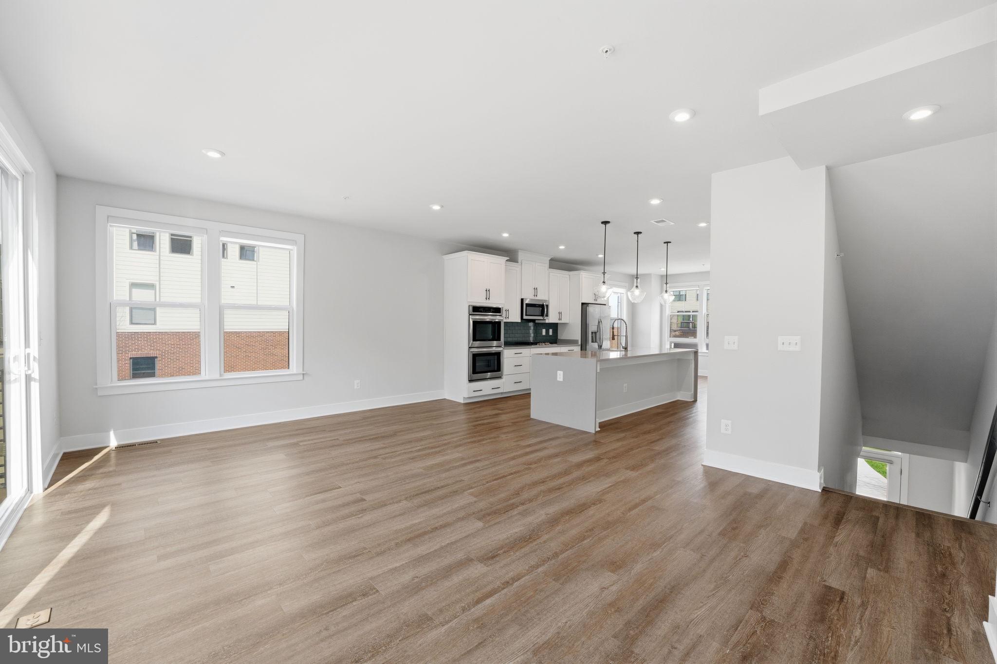 1650 Bandit Loop Reston, VA 20190 - Photo 5 of 38 Spacious living room