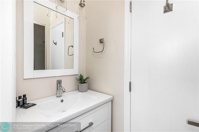 $2,400,000 | 2421 Northeast 48th Street, Lighthouse Point, FL 33064