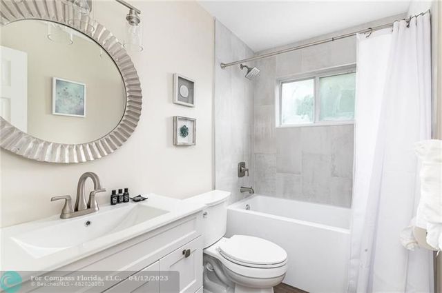 $2,400,000 | 2421 Northeast 48th Street, Lighthouse Point, FL 33064