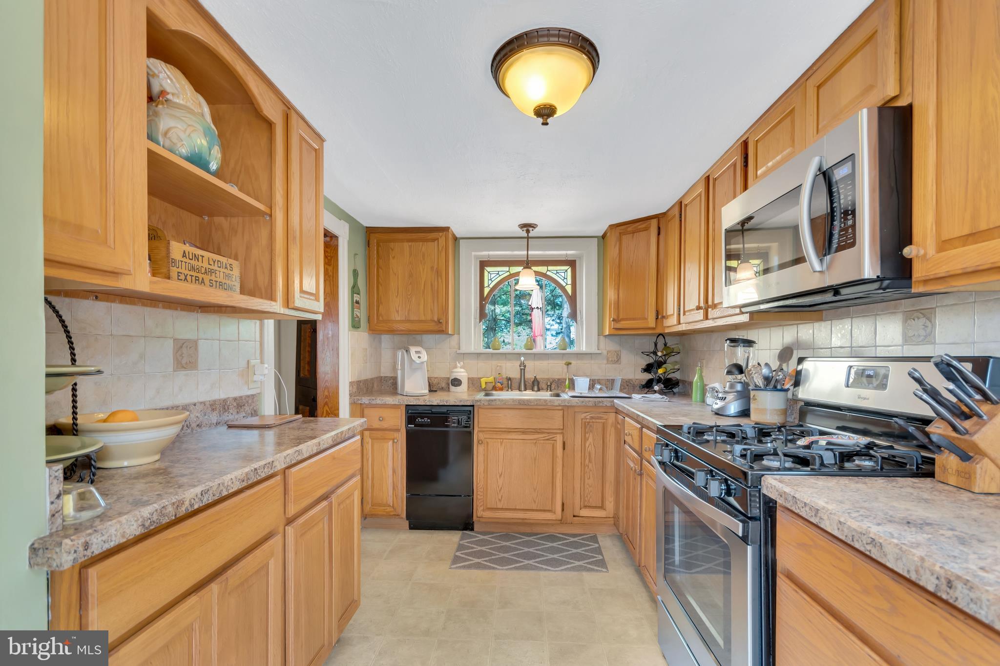 Plenty of cabinets