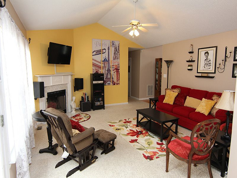 246 Ridge Drive Garner, NC 27529 - Photo 4 of 17 Living Room