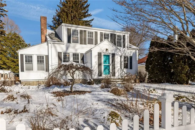 $879,000 | 31 Chachapacassett Road, Barrington, RI 02806