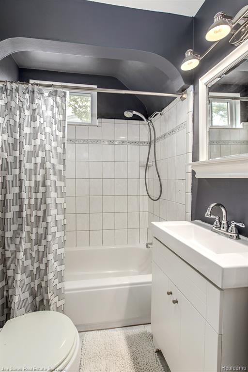 2244 Hampton Road Grosse Pointe, MI 48236 - Photo 10 of 26