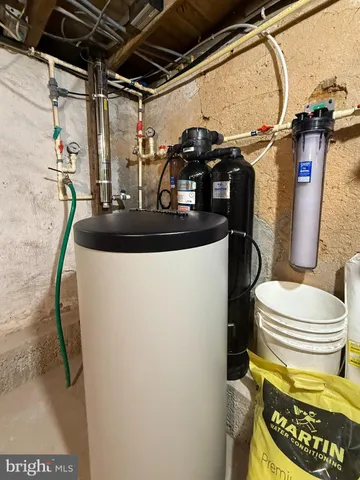 a view of entryway and hall