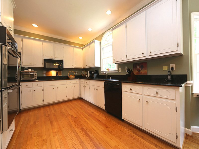 4314 Swarthmore Road Durham, NC 27707 - Photo 10 of 25 Kitchen