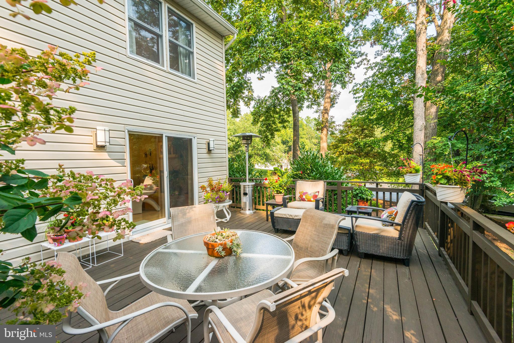 Updated, Large Deck Off Family/Kitchen