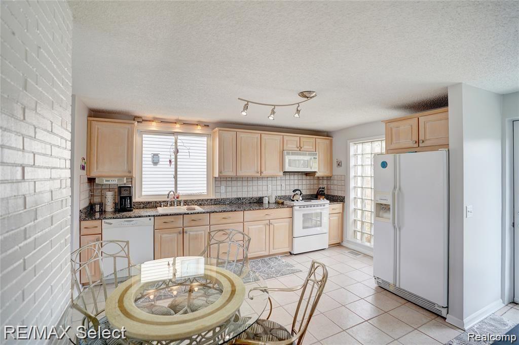13542 South Horrell Road Fenton, MI 48430 - Photo 18 of 35