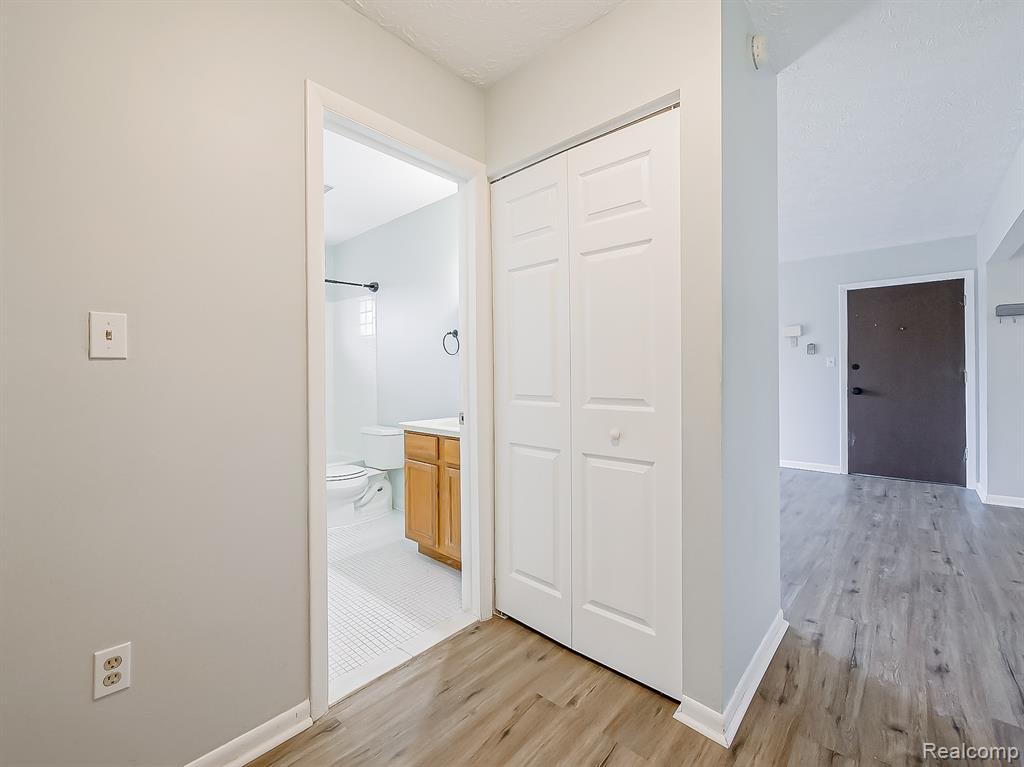 125 East Van Riper Road, Unit 7 Fowlerville, MI 48836 - Photo 16 of 26