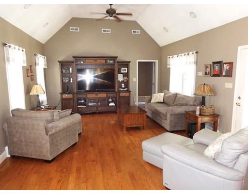 39 Sycamore Road Methuen, MA 01844 - Photo 3 of 30 Gallery Image 3